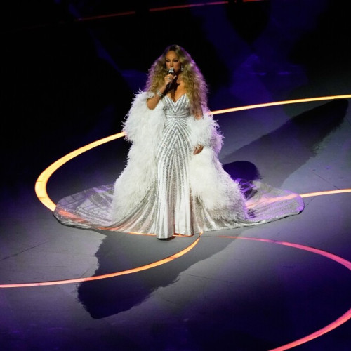 Mariah Carey la deschiderea olimpică: întrebări despre posibilele lipsuri de sincronizare și un teleprompter curios