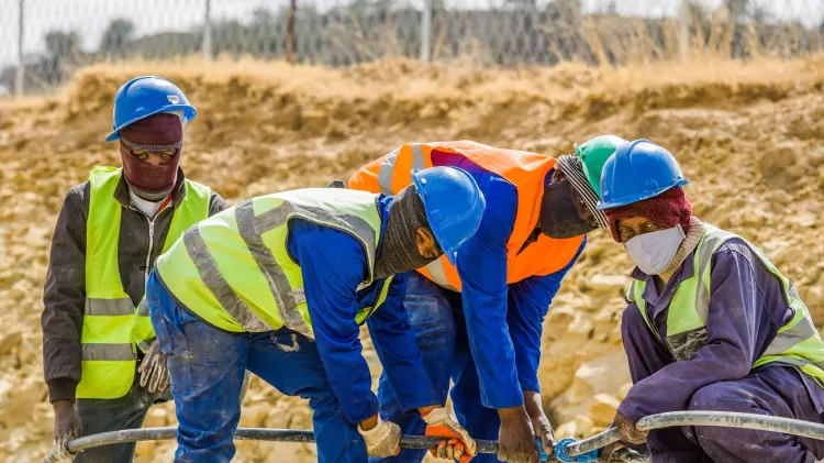 România riscă să piardă forța de muncă străină din cauza legislației restrictive