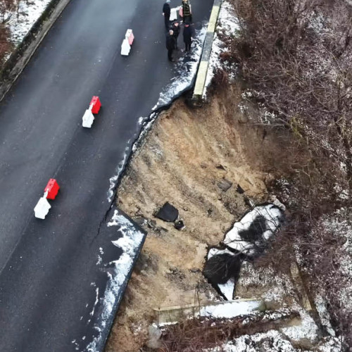 Drumul surpat de la Câmpina va fi refăcut până la Paști. Virgiliu Nanu: „O intervenție făcută corect, de la temelie!”