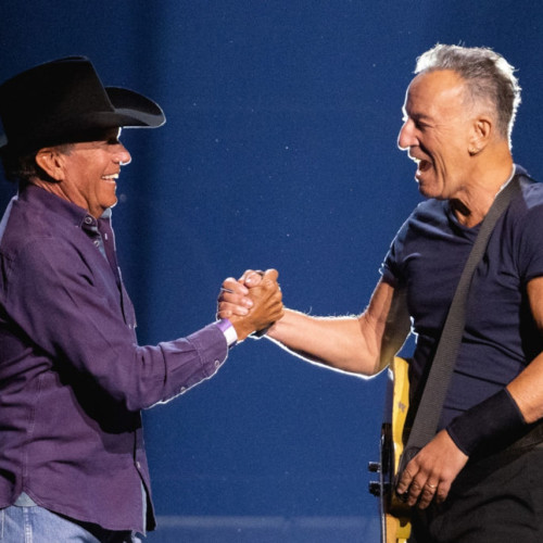 Petitie pentru ca un artist country să-l înlocuiască pe Bad Bunny la Super Bowl, cu 128.000 de semnături