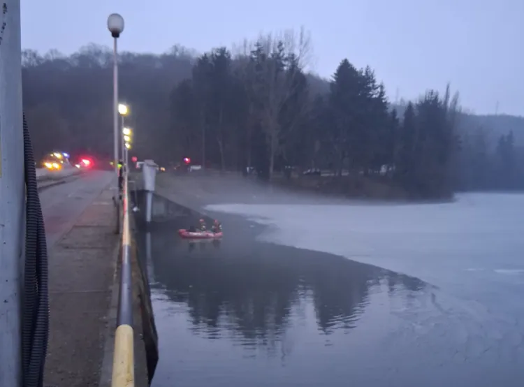 Căutări intense după un bărbat căzut în barajul din Gilău