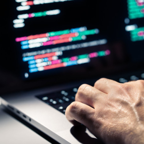 Escrocherii moderne: clonarea vocii copiilor cu ajutorul inteligenței artificiale