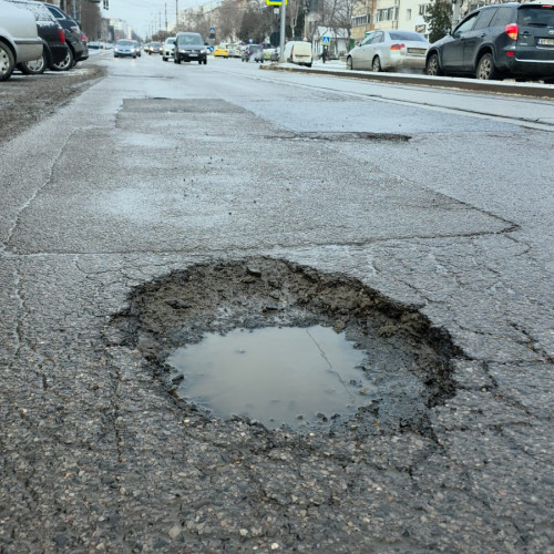 Iarna aduce gropi pe străzile din Botoșani, primarul explică intervențiile