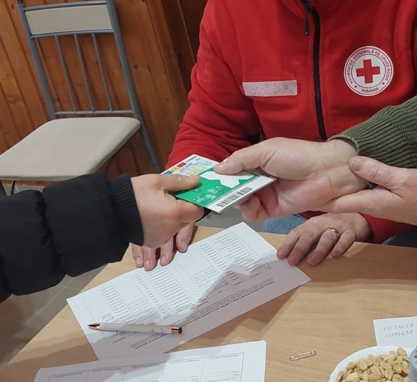 Crucea Roșie Tulcea oferă sprijin 19 familiilor nevoiașe din Grindu