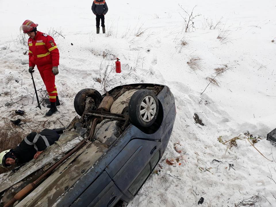 Accident rutier în județul Suceava: doi soți răniți grav