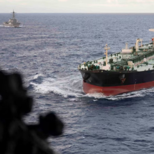 Petrolier sechestrat în Oceanul Indian de SUA, în urma restricțiilor lui Trump