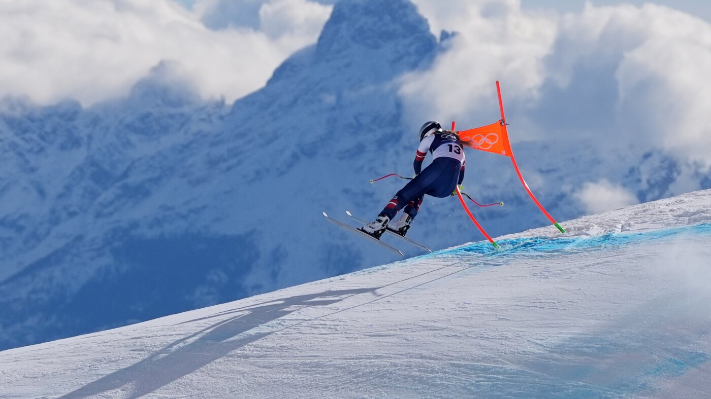 Starul schiului din SUA, Lindsey Vonn, se accidentează în cursa de coborâre olimpică