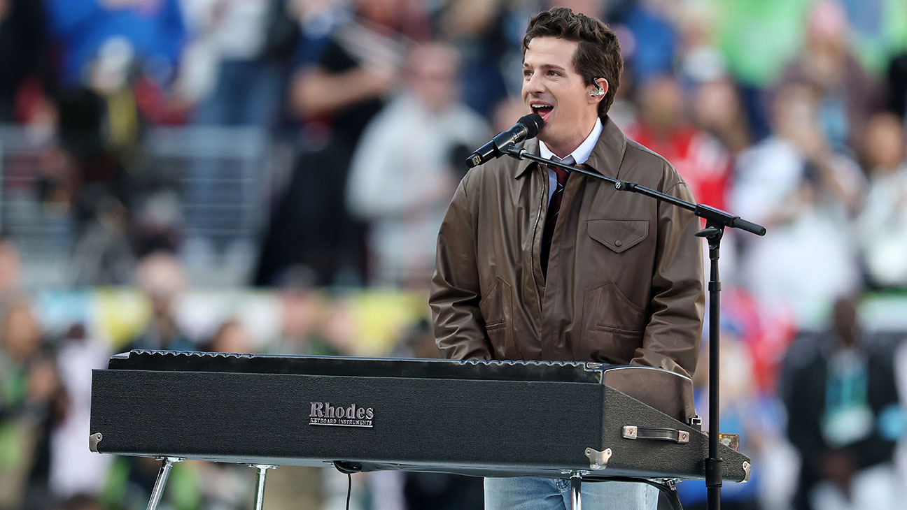 Charlie Puth deschide Super Bowl 2026 cu o impresionantă interpretare a Imnului Național