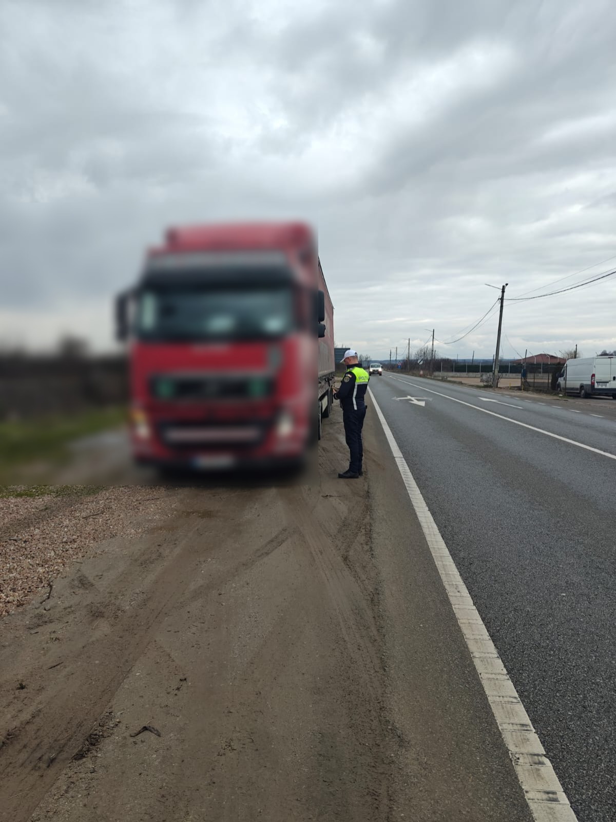 Polițiștii din Gorj descoperă transporturi ilegale în campania „TRUCK&BUS”