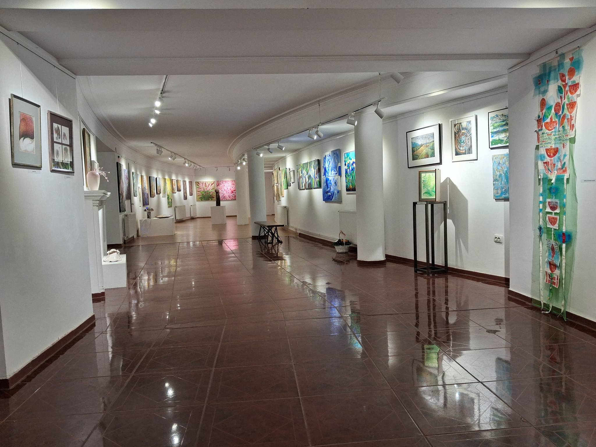 Artă vizuală din Galați la Salonul Național „Mirabilis Hortus”