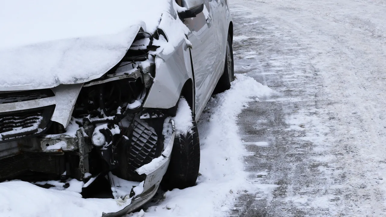 Accident rutier în Agapia: o femeie se prezintă la spital cu dureri