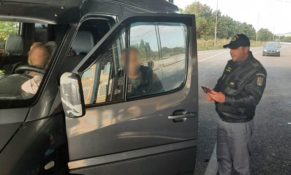 Controalele de frontieră din Albița descoperă remorcă cu număr fals