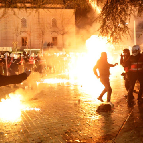 Proteste violente în Tirana împotriva vicepremierului Belinda Balluku