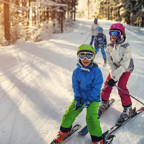 Vacanța de schi 2026 a început pentru elevii din mai multe județe