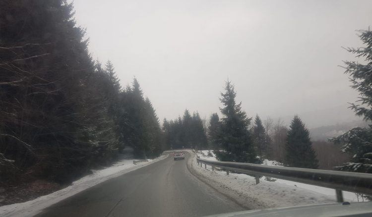 Vremea se încălzește ușor în Maramureș, dar iarna persistă