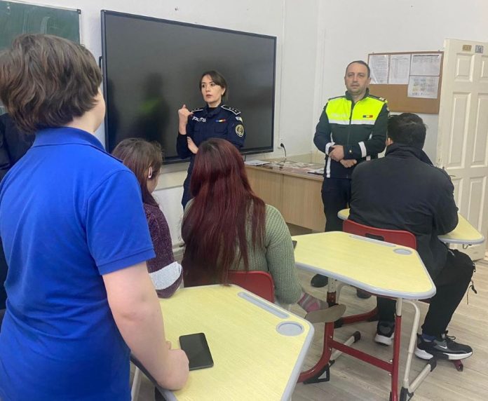 Poliția din Vrancea promovează siguranța copiilor în mediul digital