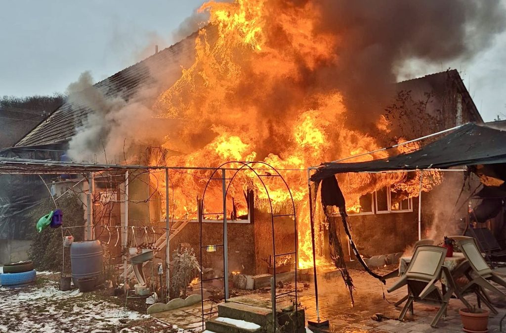 Incendiu în Câmpulung: Pompierii au intervenit rapid pentru stingerea flăcărilor