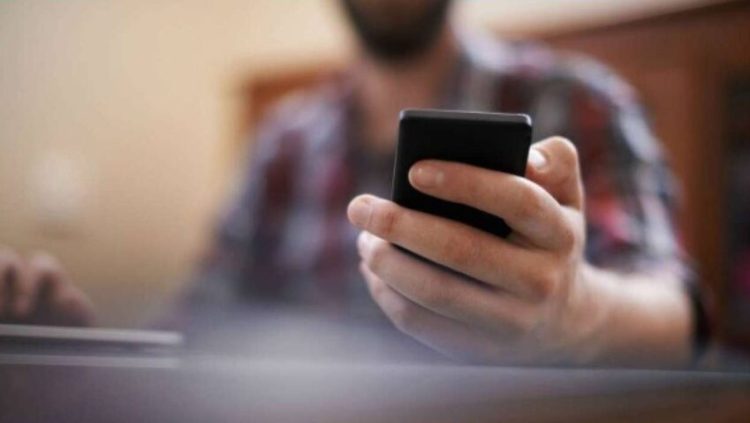 Percheziții în Prahova după înșelăciuni cu mesaje false de tip SMS