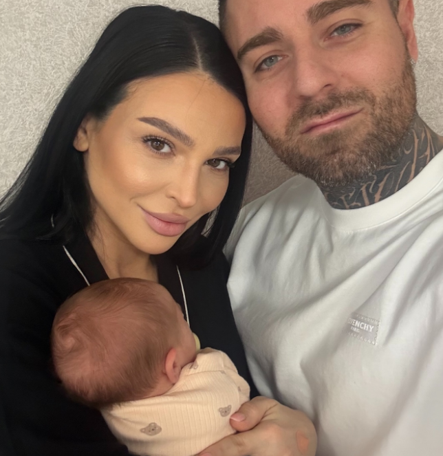 Francisca, cântăreața din Botoșani, a devenit mamă pentru prima dată