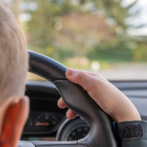 Judecata unui bărbat care a lăsat copilul să conducă fără permis