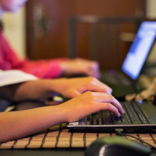 Ionuț Stroe propune o disciplină obligatorie de educație media și digitală