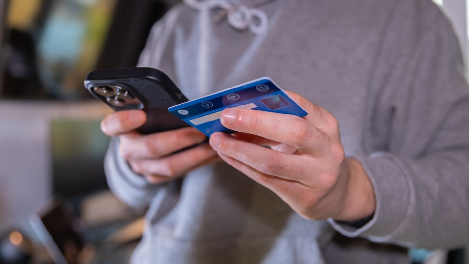 Fraudele telefonice și online se extind în România: cetățenii trebuie să fie vigilenți