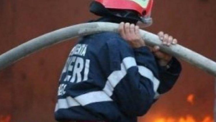 Incendiu la o casă din Baia Mare, pompierii intervin rapid