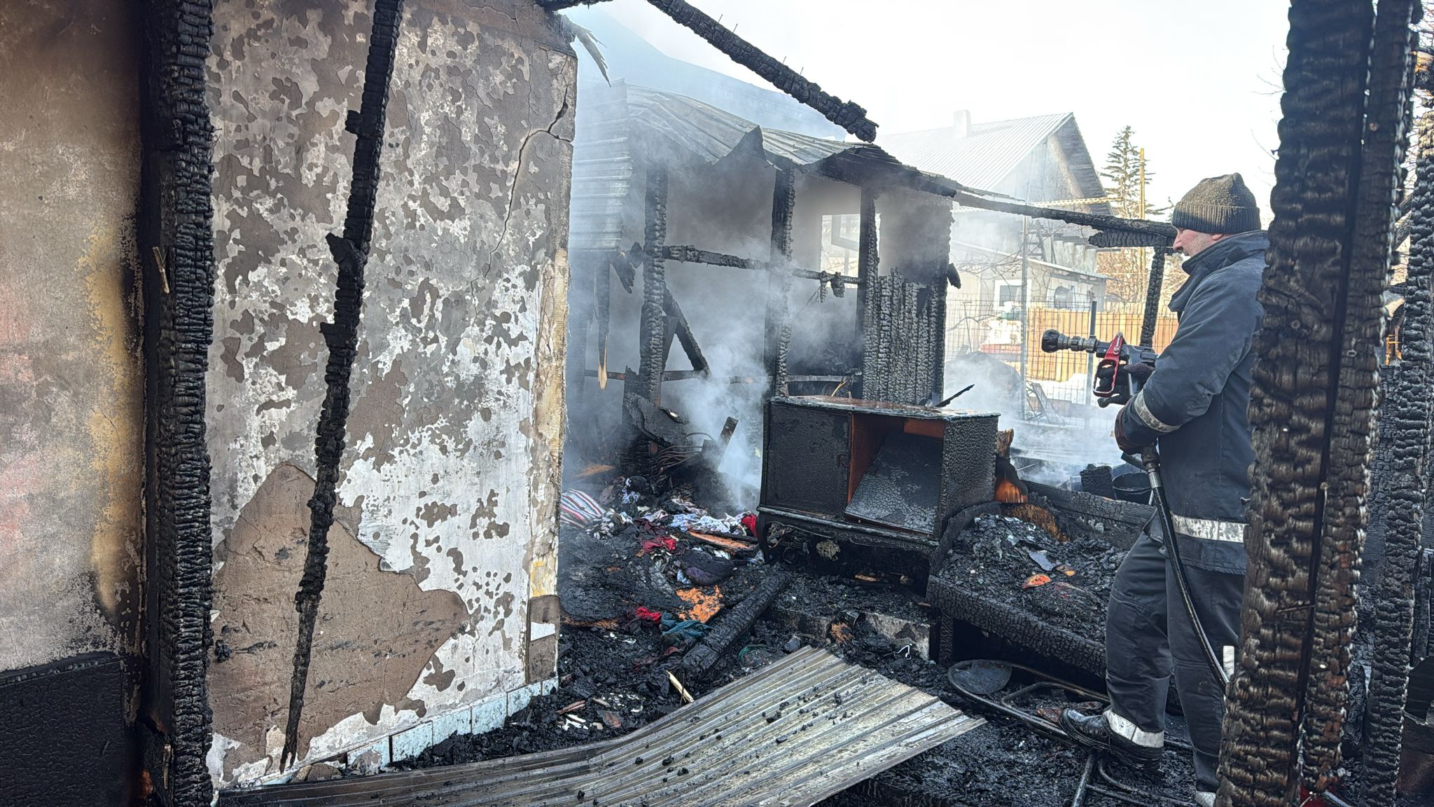 Incendiu devastator în Coțușca: Pompierii intervin timp de trei ore