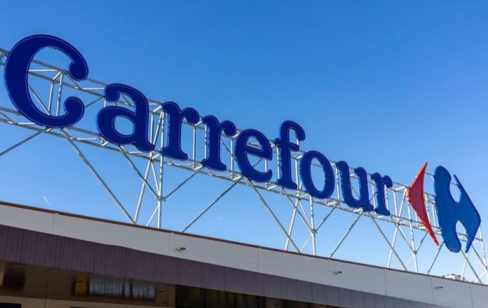 Frații Pavăl negociază preluarea Carrefour România pentru 823 milioane euro