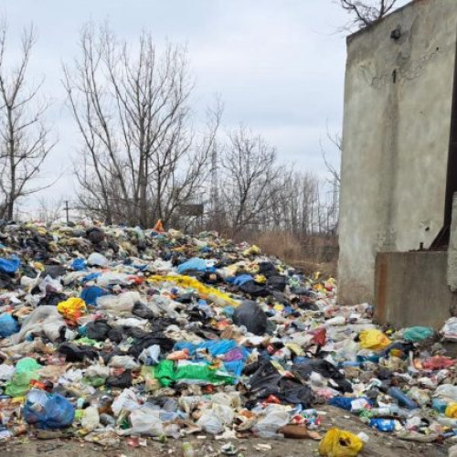 Redactie Vrancea24: Teren din Suraia devine depozit ilegal deșeuri