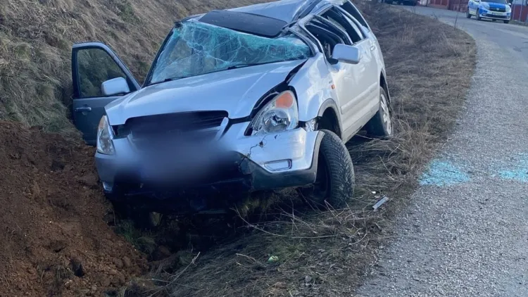 Accident rutier grav în Cacova Ierii, un șofer de 70 de ani rănit