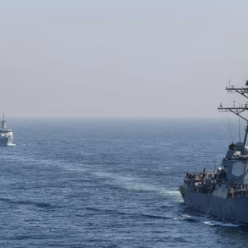 Coliziune între o navă de război și una de alimentare a Marinei SUA