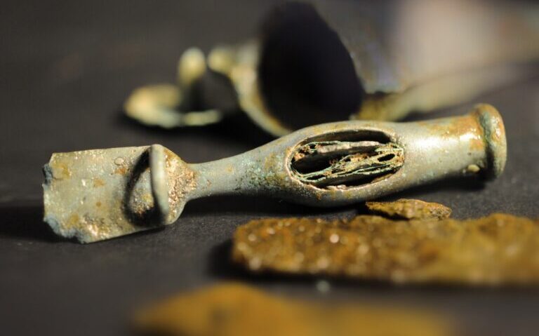 Expoziția ‘Enigmele comorilor’ deschide uși către istoria județului Mureș