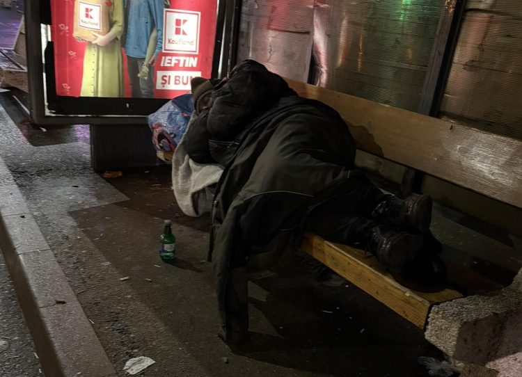 Probleme la stația de autobuz din zona Semilună, semnalate de călători