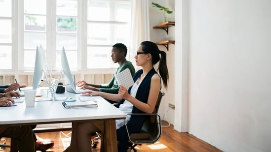 Știai că statul prelungit îți poate anula beneficiile antrenamentelor? Un cardiolog explică de ce