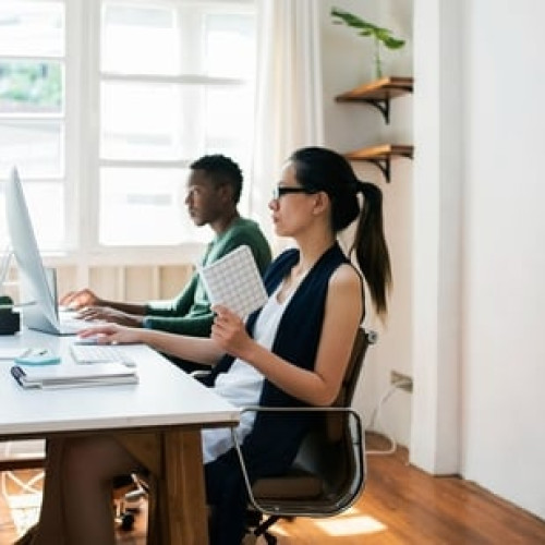 Știați că orele lungi de ședere pot anula beneficiile antrenamentelor? Un cardiolog explică de ce