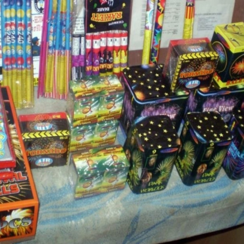 Tânăr din Cândești, depistat cu 30 de kilograme de articole pirotehnice ilegal, are un dosar penal.