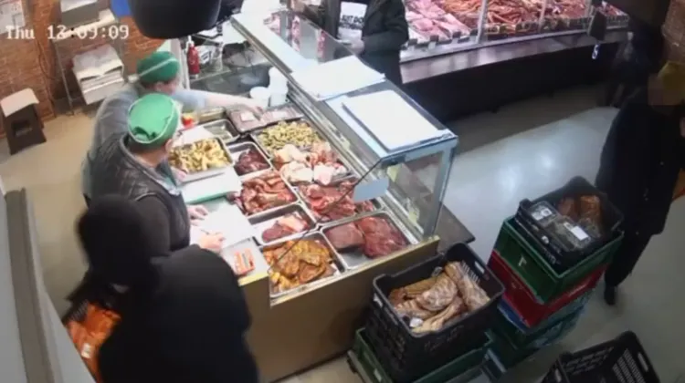 Furt în Pieța Leul din Cluj-Napoca surprins de camerele de supraveghere