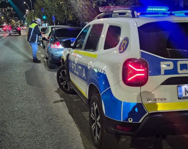 Poliția oprește un tânăr cu permisul suspendat în Mogoșești