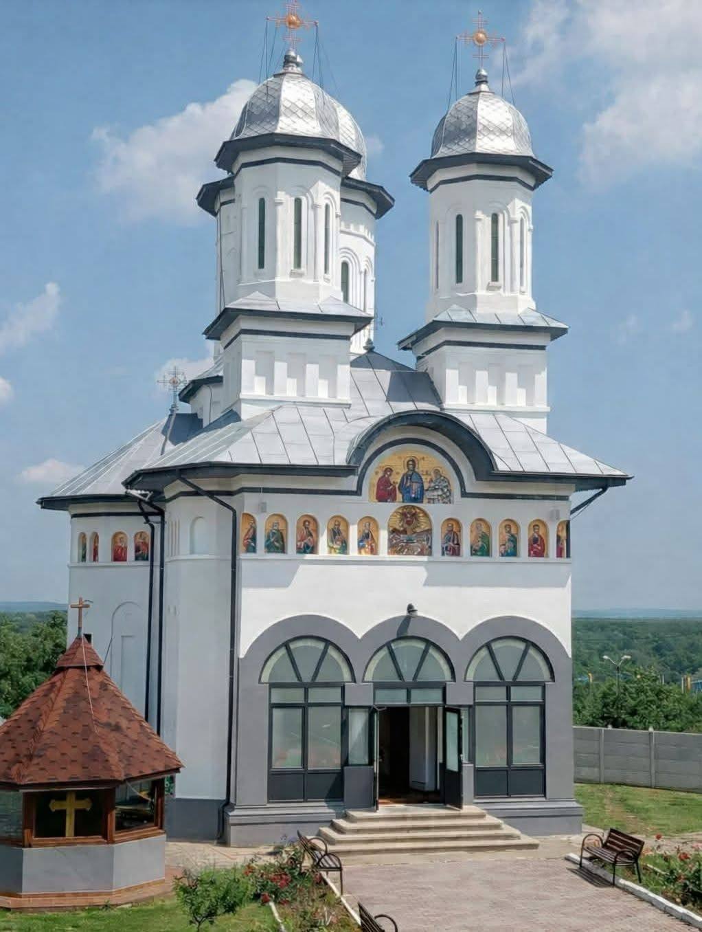 Licitație pentru restaurarea picturii murale la biserica din Schela Mare