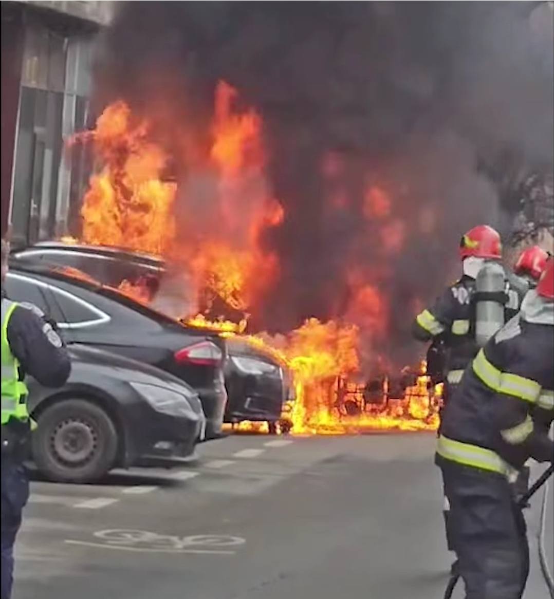 Incendiu devastator în Sectorul 6: două victime în urma unei explozii de vehicul