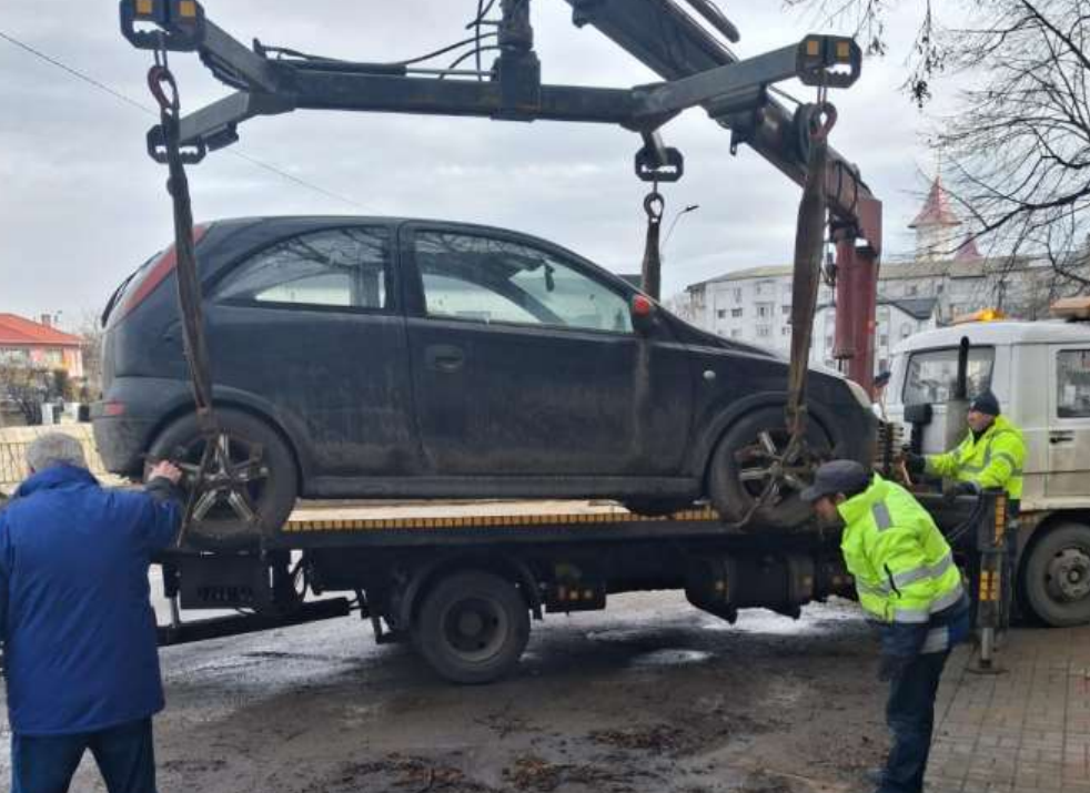 Trei botoșăneni, sancționați pentru parcare neregulamentară în zona Pieței Centrale