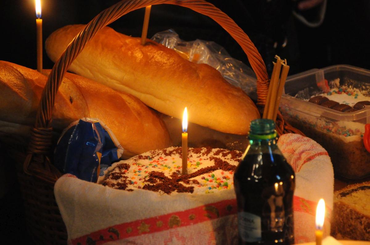 Moșii de iarnă: Tradiții și Semnificații ale Sâmbetei Morților