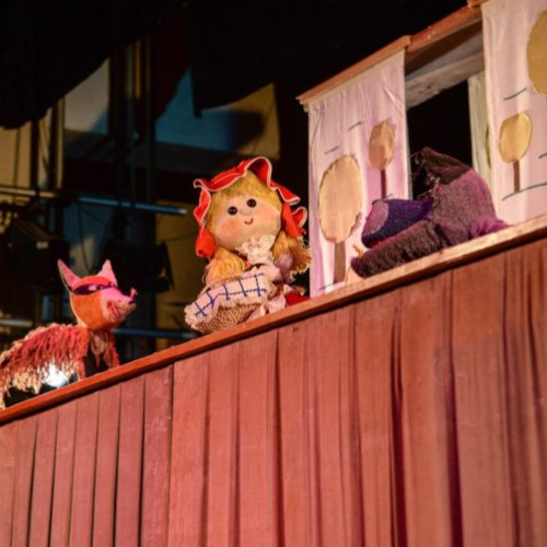 „Scufița Roșie” revine pe scenă la Teatrul de Păpuși Baia Mare