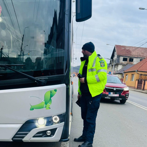 Poliția din Sibiu derulează controale rutiere pentru siguranța transporturilor