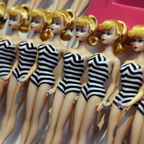Povestea Păpușii Barbie la cea de-a 65-a aniversare: evoluția jucăriilor și reperul pentru lumea modei