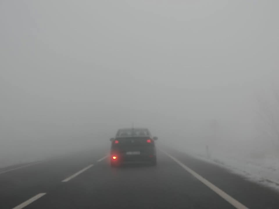 Ceaţă densă afectează circulaţia în mai multe judeţe din România