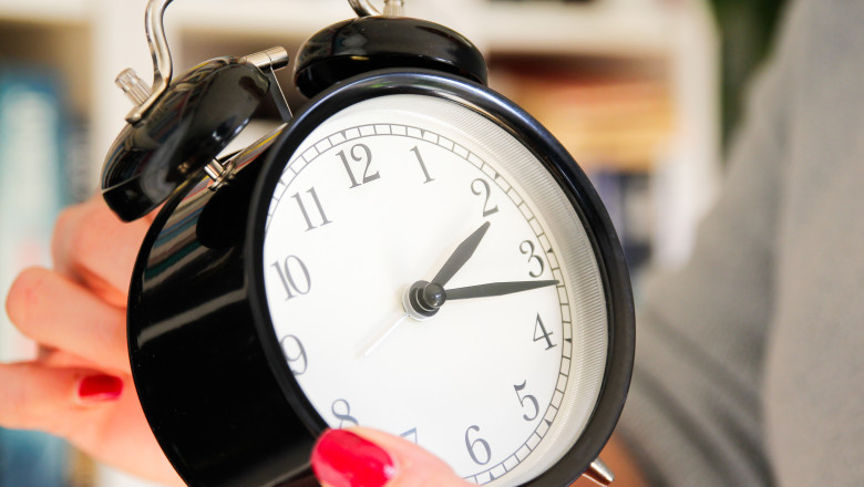 România trece la ora de vară în martie 2026