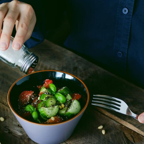 Adăugarea acestui condiment popular în alimentație poate reduce durata de viață, susțin cercetătorii