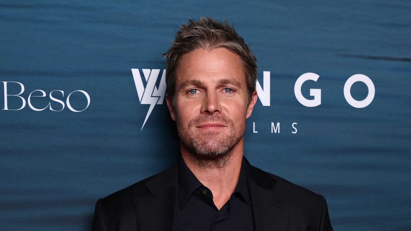 Rebootul 'Baywatch' de la Fox îl distribuie pe Stephen Amell în rol principal